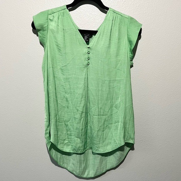 JONES AND CO- NEW Sleeveless Light Weight Green Flowy Top Size XS - Picture 1 of 3